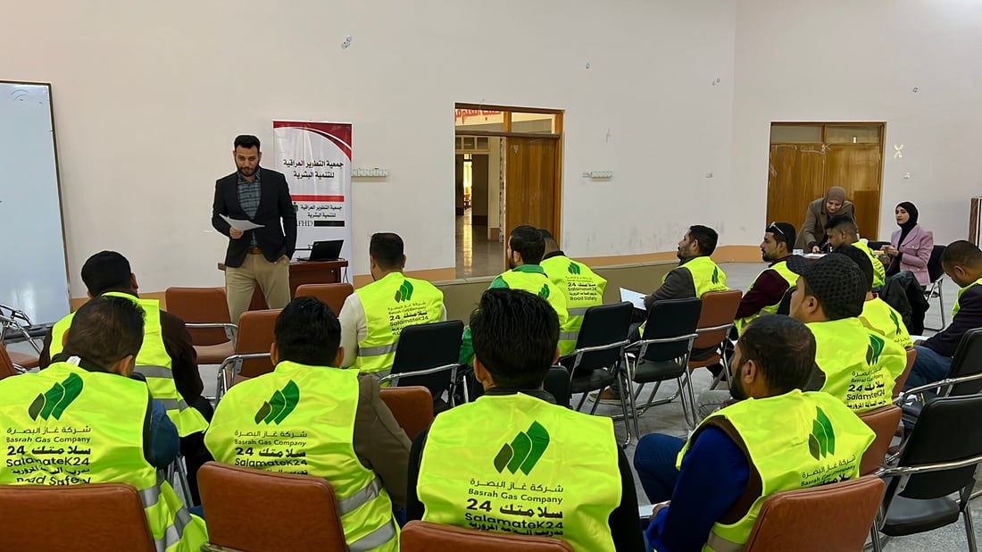 صور: ضباط مرور في مدارس الزبير وسفوان لتدريب المعلمين على السلامة المرورية