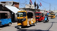 تكاتك مدينة الصدر تنام في كراجات الحرية.. والشرطة تفرض 