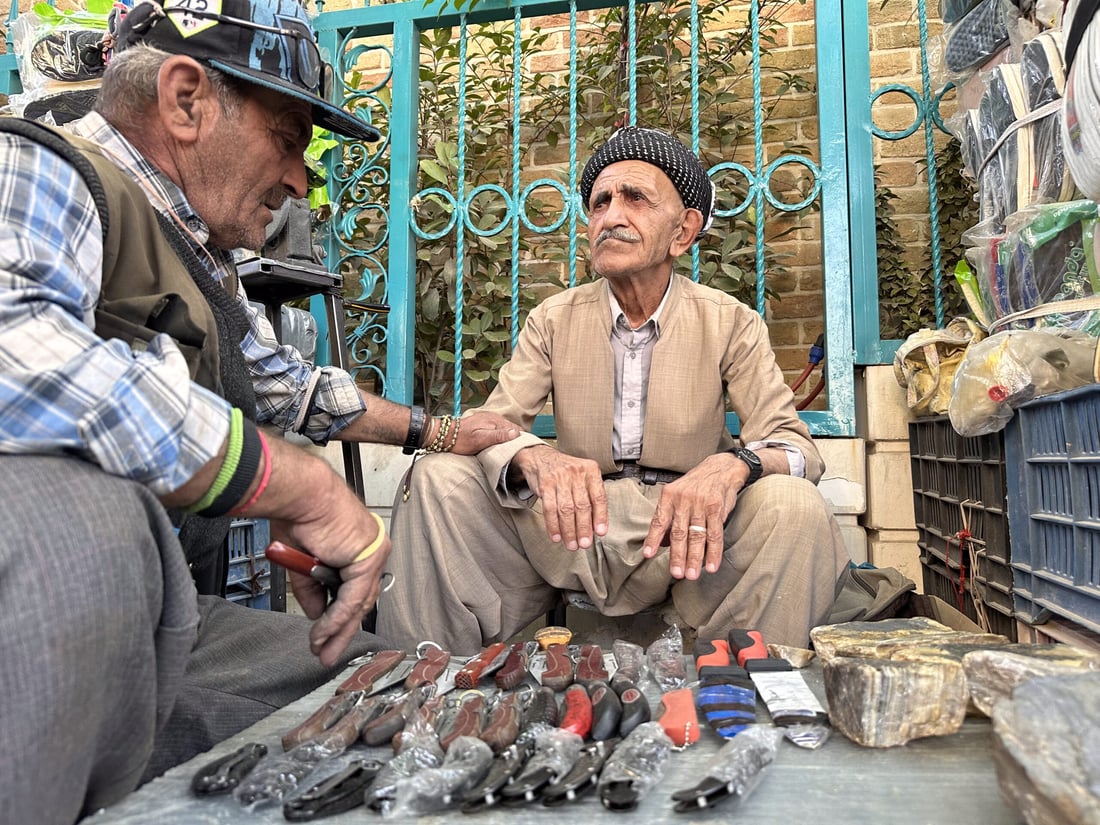 79-year-old knife vendor supports family through decades-long trade