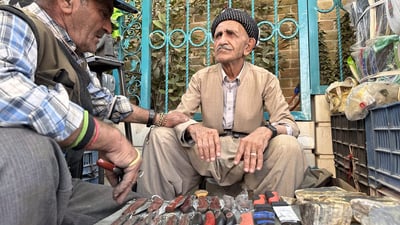 79-year-old knife vendor supports family through decades-long trade