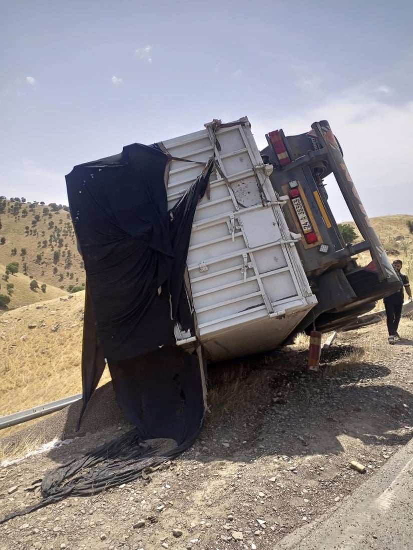 بارهەڵگرێک وەرگەڕا و شۆفێرەکەی گیانی لەدەست دا