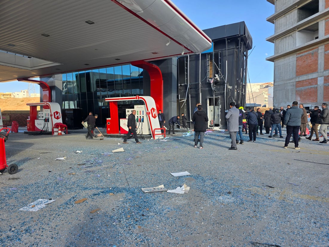 صور: إصابة 4 أشخاص بانفجار داخل محطة وقود وسط السليمانية