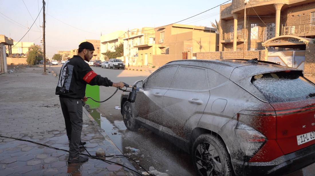 Young entrepreneurs launch mobile car wash service in Kut