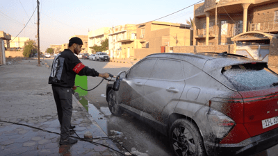 Young entrepreneurs launch mobile car wash service in Kut