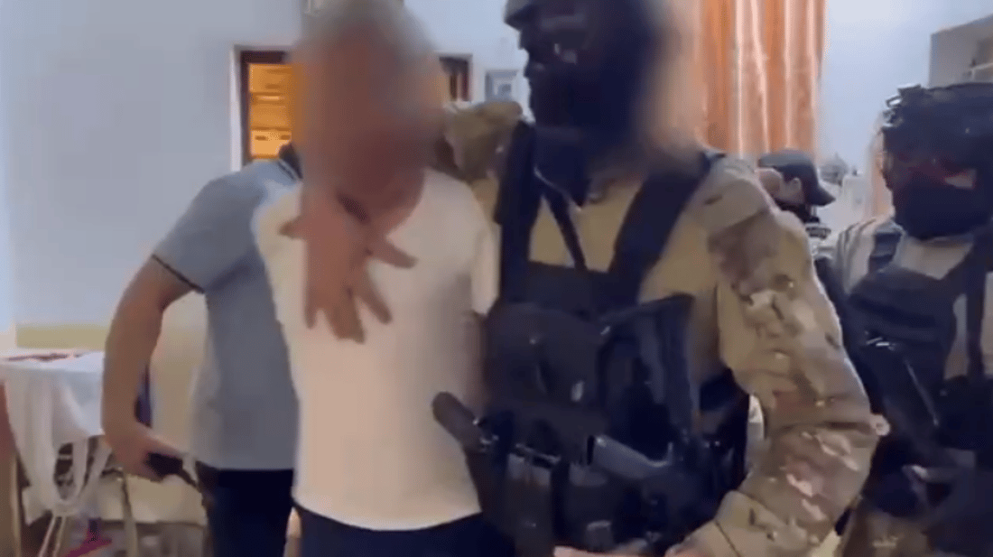 شاهد: لحظة القبض على قاتل موظف في شركة نفط ميسان