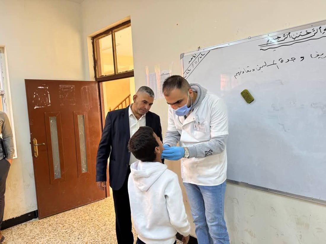 لە قوتابخانەکان چاوی قوتابییەکان دەپشکنێت