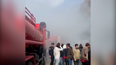 تماس كهربائي يتسبب باندلاع حريق في مخزن برأس الجسر