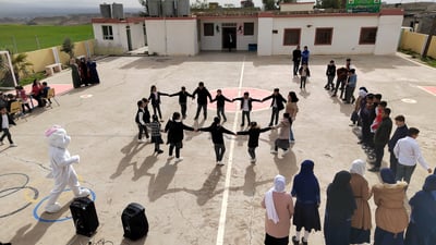 السليمانية.. مسرحيات وموسيقى لإسعاد أطفال القرى والأرياف