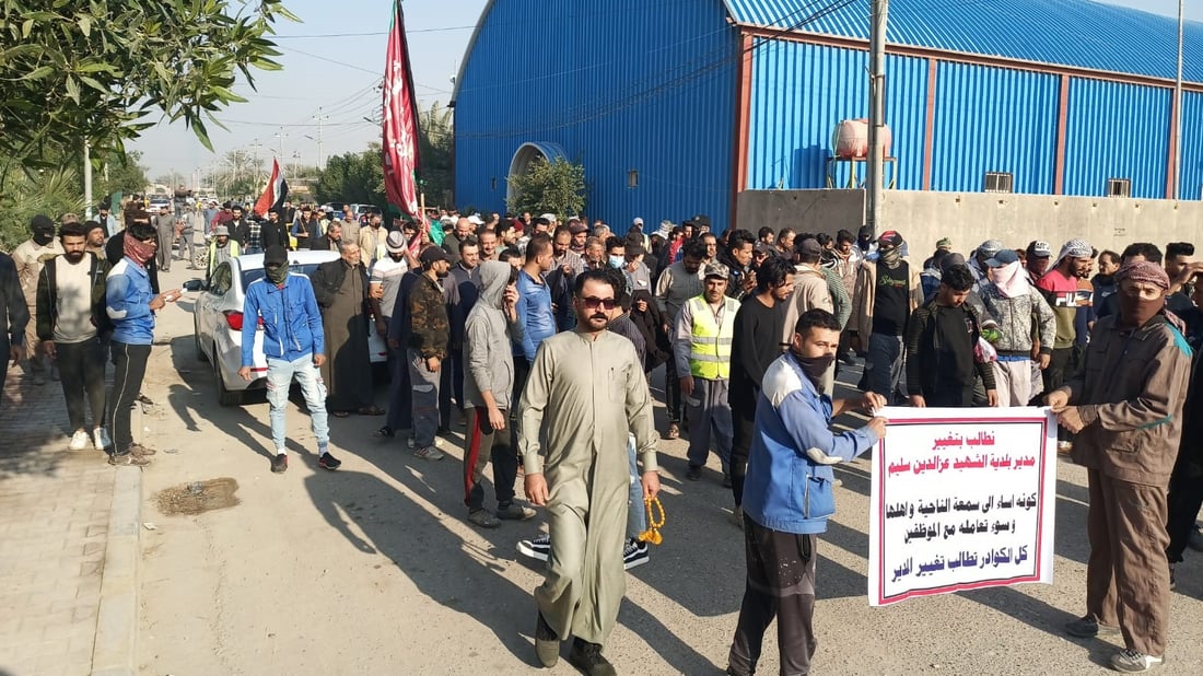 الاحتجاج ضد مدير بلدية الهوير متواصل.. ومطالبات بتدخل العيداني (صور)