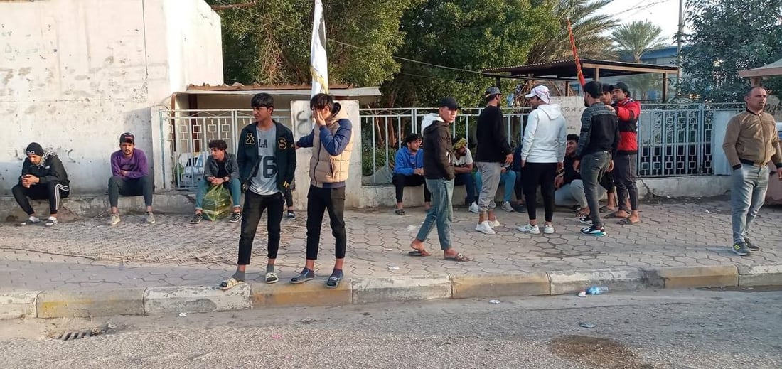 الكوت: تظاهرة الدولار تتحول إلى اعتصام واستغراب من قلة الحضور (صور)