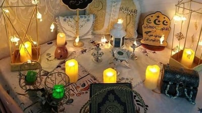 صور: نساء كربلاء يستقبلن رمضان بتهيئة “الركن الروحاني” في المنزل