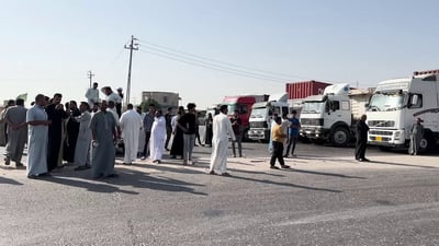 مدخل جديد لميناء أم قصر يثير الغضب.. كيف تمرّ 2000 شاحنة من هذا الباب؟ (فيديو)