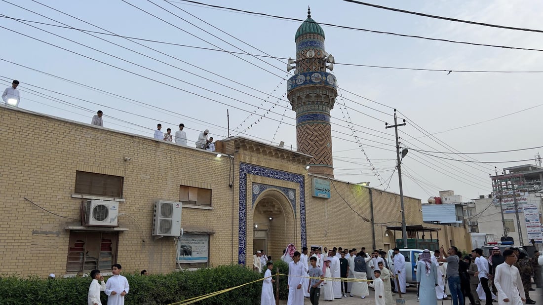 صور من الزبير: صلاة العيد في جامع الرشيدية عقبها فطور جماعي