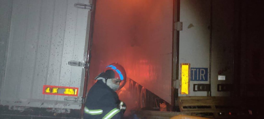 بغداد: إخماد حريق علوة الرشيد (صور)