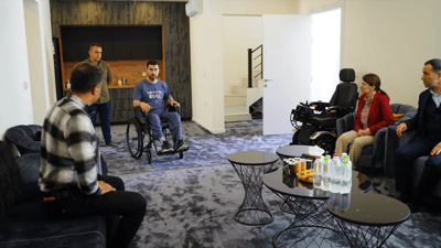 خانوویەک بۆ پۆلیسە بریندارەکەی بەرەنگاربوونەوەی توندوتیژی دابینکرا