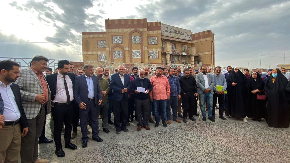 موظفو محافظة ذي قار: رواتبنا هي الأقل.. ونتحمل “اعتداءات” المحتجين (صور)