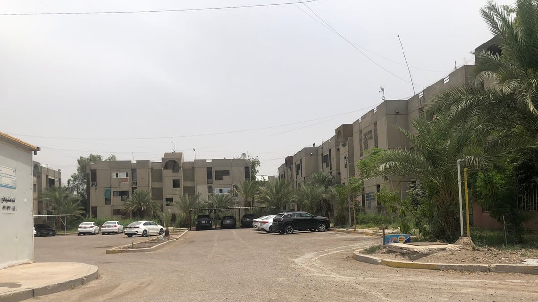 شقق مجمع السلام “حي صدام سابقاً” غير راضية عن خدمات النظافة: المتعهد غير ملتزم