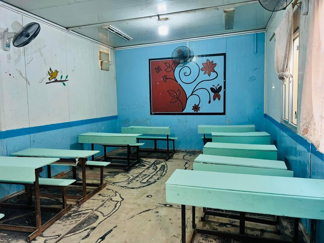 الحداد “عبد العزيز” يصلح الشبابيك والرحلات وينظف المدارس بالمجان (صور)