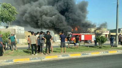 صور: النيران تلتهم سوقاً شعبياً قرب المدينة الأثرية في بابل