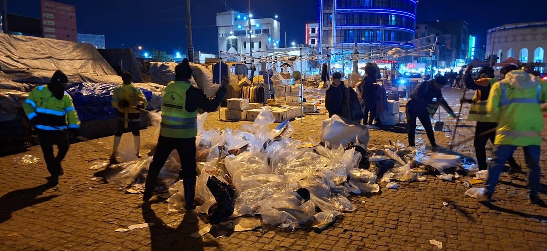 ژینگەپارێزان ناو بازاڕی هەولێریان پوخت و خاوێن کردەوە