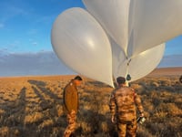 بە بالۆن ماددەی هۆشبەریان دەگواستەوە و دەستگیر كران