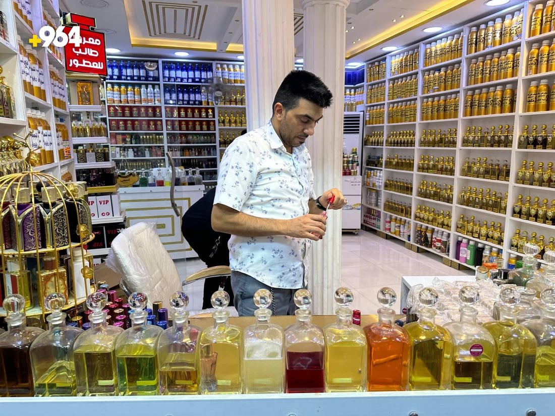 صانعو عطور الكوت: نقاوم الصيف بألف خلطة ونتفهّم عزوفكم عن العود والمسك (صور)