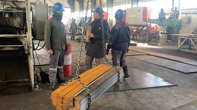 لیژنەیەک لە سەلامەتی و تەندروستی کرێکارانی کارگەکان دەکۆڵنەوە