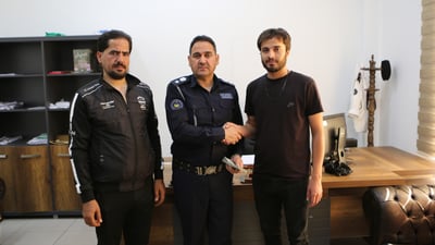 یەک دەفتەر دۆلاری دۆزییەوە و رادەستی خاوەنەکەی کردەوە