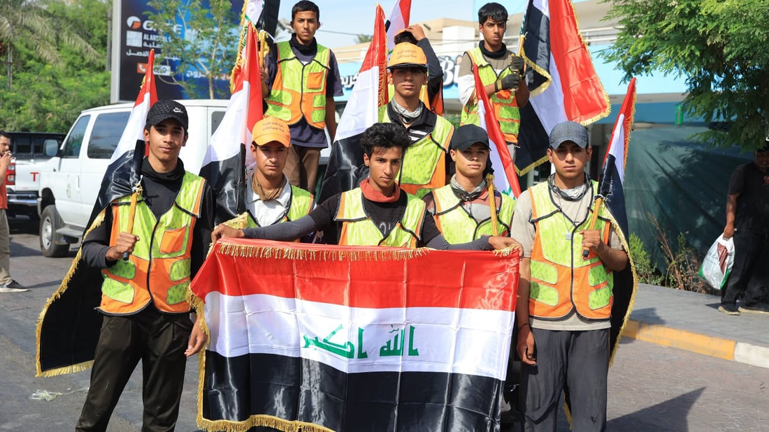 صهاريج تطلق الماء وأعلام وعمال فوقها.. بلدية الكرادة ترسم بهجة يوم السيادة