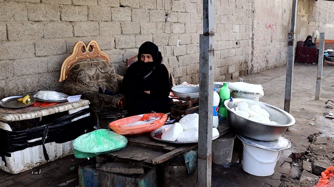 صور: بائعات “الگيمر” في الكاظمية يدفعن الأتاوة ولا يسلمن من المضايقات!