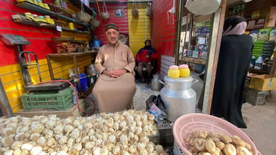 أقدم بائع في الزبير يصدّر للكويت “الدهن الحر” من بادية العراق الغربية