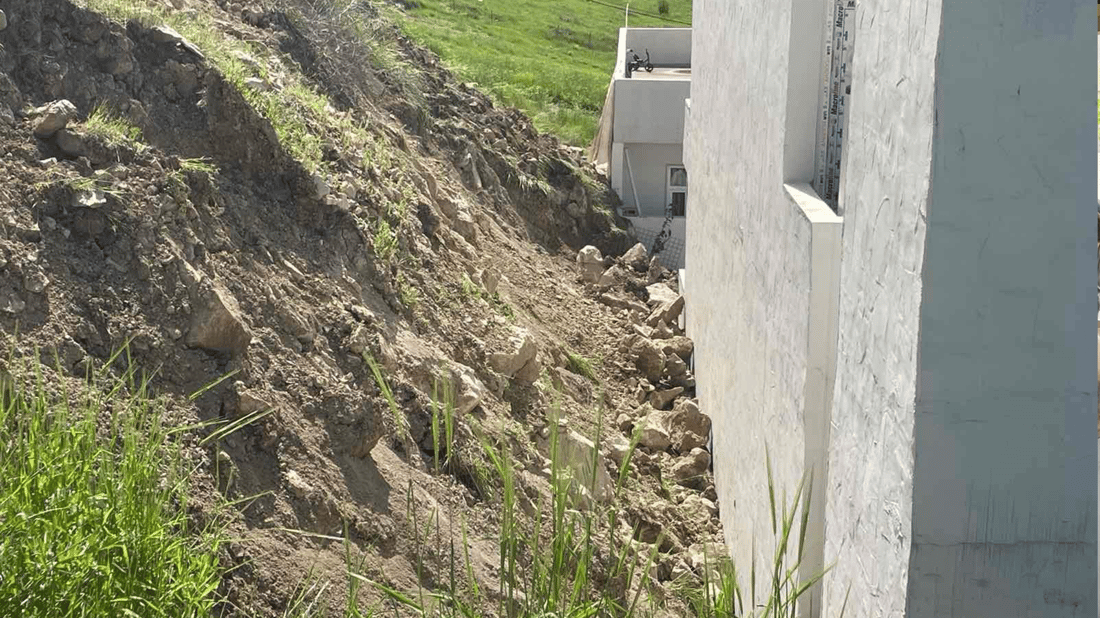 لە گوندێکی دهۆک گردێک داڕما و مەترسی بۆسەر چەند ماڵێک دروستکرد