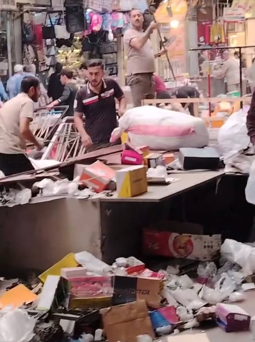 صور: الموصل تزيل جميع البسطات من الأسواق لتسهيل مرور سيارات الإطفاء خلال الحرائق