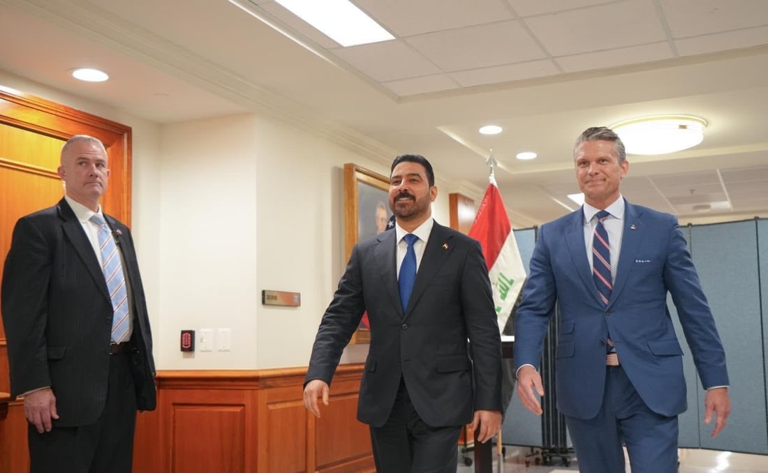 الزيدي يدخل وزارة الحرب الأميركية ويلتقي الوزير هيغسيث بالأحضان (صور)
