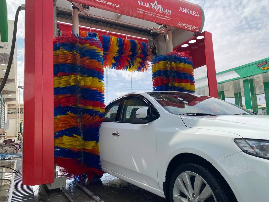 اغسل سيارتك بـ5 دقائق.. “قلعة هيت” تنصب أول منظومة ذكية لتنظيف العجلات (صور)