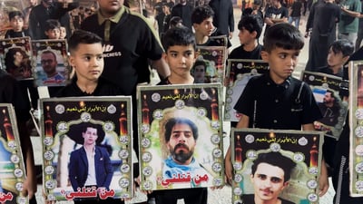 فيديو: ممنوع دخول الساسة.. موكب تشرين يدخل النجف بسؤال: أين القتلة؟