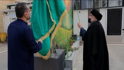الصدر يبايع الإمام المهدي ويرفع “الراية الخضراء” في النجف