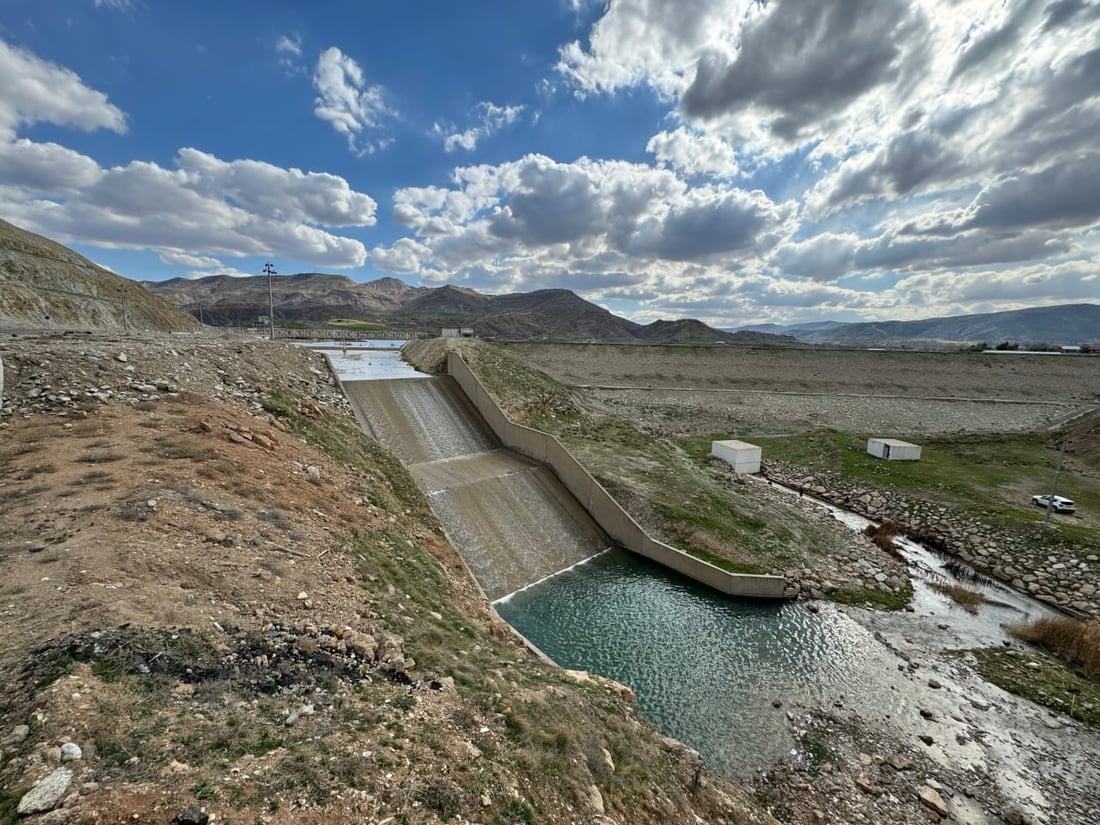 Smaqoli Dam in Koya reaches capacity, overflows despite below-average rainfall