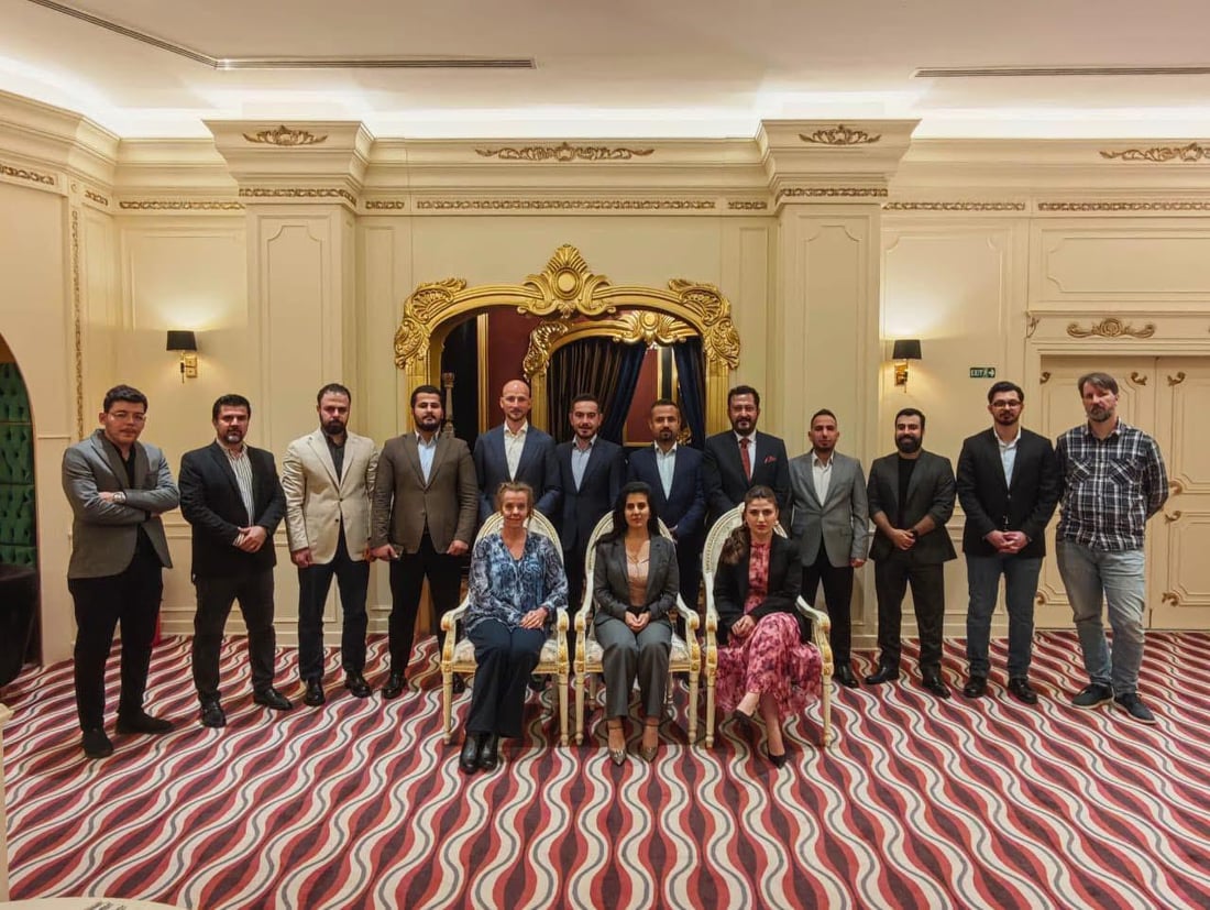 کونسوڵی هۆڵەنداو میدکارانی خۆمان گفتوگۆیەکی گەرموگوڕیان پێکەوە کرد