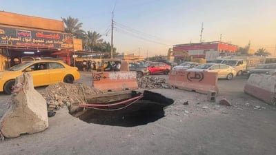 بلدية الدورة لسائقي المركبات: حفرة شارع 60 مجرد حفرة.. لا داعي للقلق (صور)