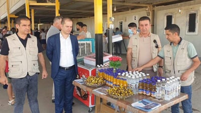 دهوك تستقبل سائحي العيد بالورد والحلوى.. وإجراءات الدخول أسهل (صور)