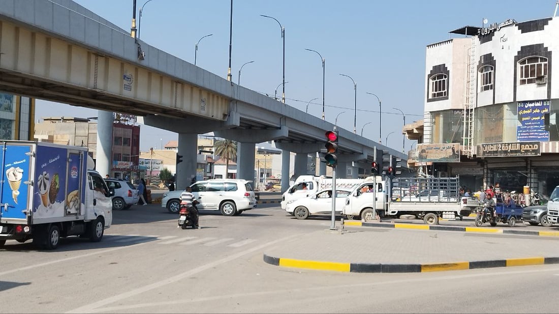 انخفضت الحوادث 80%.. إشارات المرور دخلت الخدمة في مجسر الأم وسط الحلة (صور)