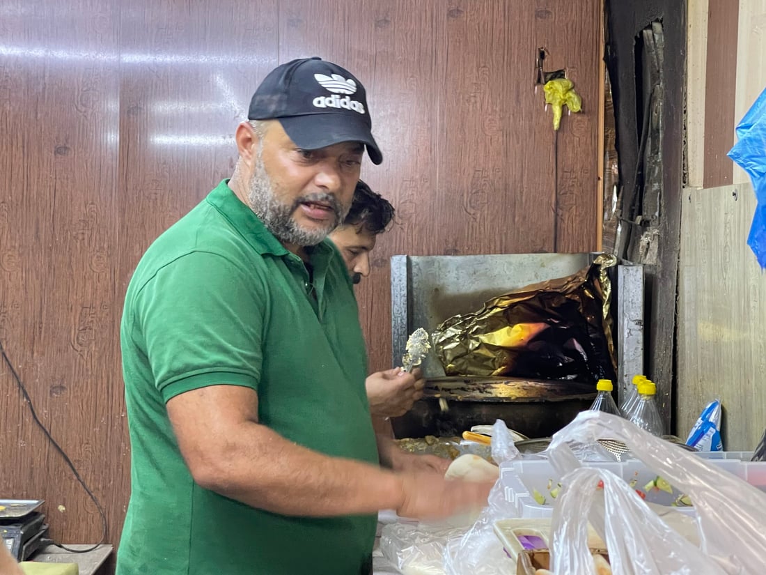 صور: خذ “لفة” فلافل من يد قتيبة في “دوميز” وجرّب خلطة الهند والبصرة في كركوك!