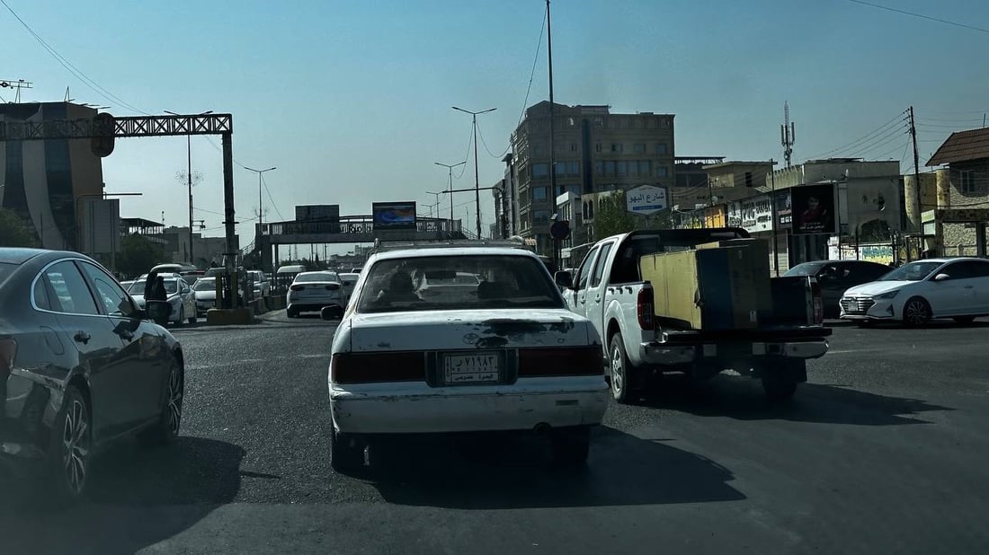 شوارع البصرة لا تتسع لموجة السيارات الصباحية.. 3 أسباب للازدحام (صور)