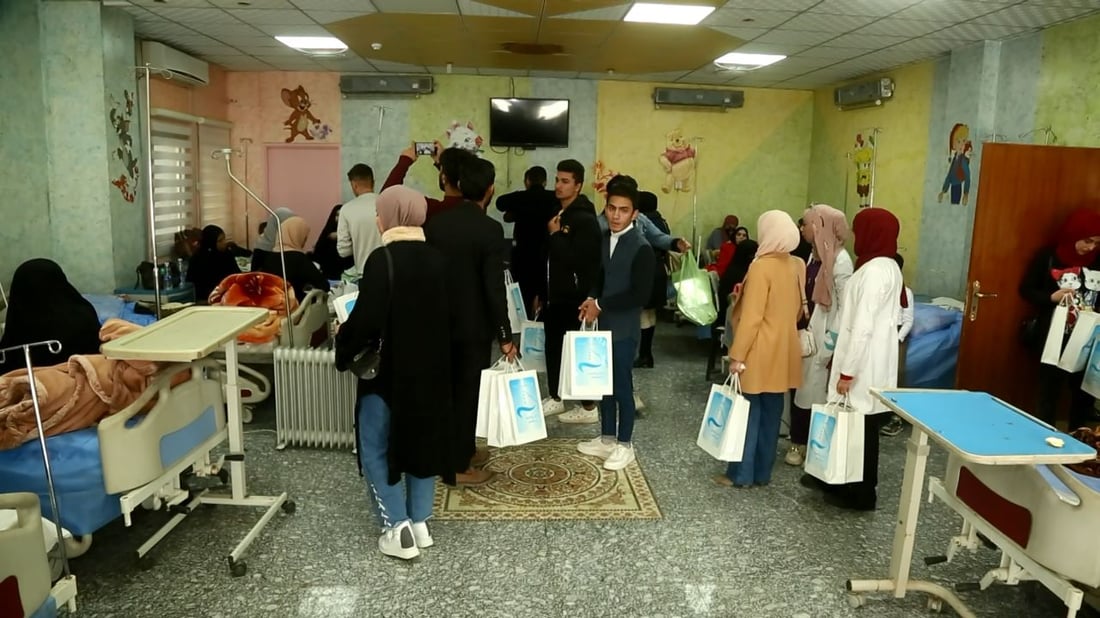 هدايا وأجواء من المرح لأطفال مرض “الثلاسيميا” في السماوة (صور)
