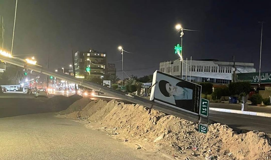 ليلة مفزعة في كربلاء.. سقوط مفاجئ لأعمدة الكهرباء بشارع ” العباس”