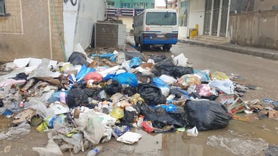 بالصور: 3 “شفتات” من العمل المتواصل لا تكفي لرفع نفايات السماوة