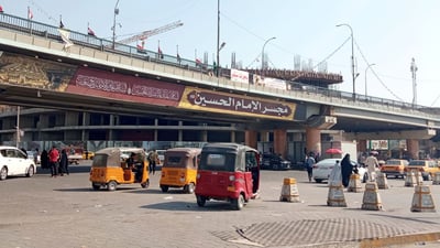 التكاتك تنفرد بمحور الجاير – باب طويريج.. وتكاسي كربلاء: انخفضت وارداتنا!