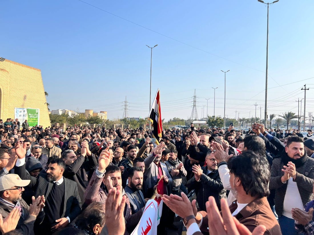 احتجاجات واسعة في النجف ضد إلغاء مخصصات الخدمة الجامعية