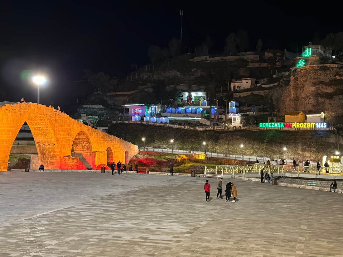 صور من ليالي رمضان الساحرة على ضفة الخابور في زاخو.. العوائل تتنزه قبل السحور